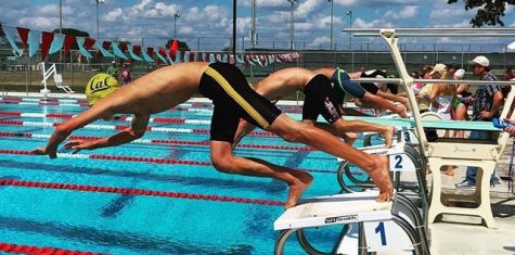 Graham Hammond dives in at the start of his race on Saturday, September 24, at a practice meet held at Lady Bird Johnson Park.