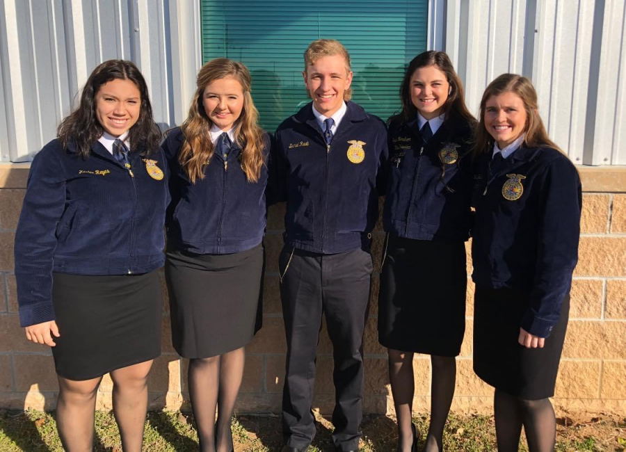 Your 10th place state Agricultural Issues team officially belongs to the Fredericksburg FFA chapter. Congrats to Daniel Raab, Brittley Bowers, Faith Geistweidt, Karlee Reyes, and Sadie Hardison on the huge accomplishment.